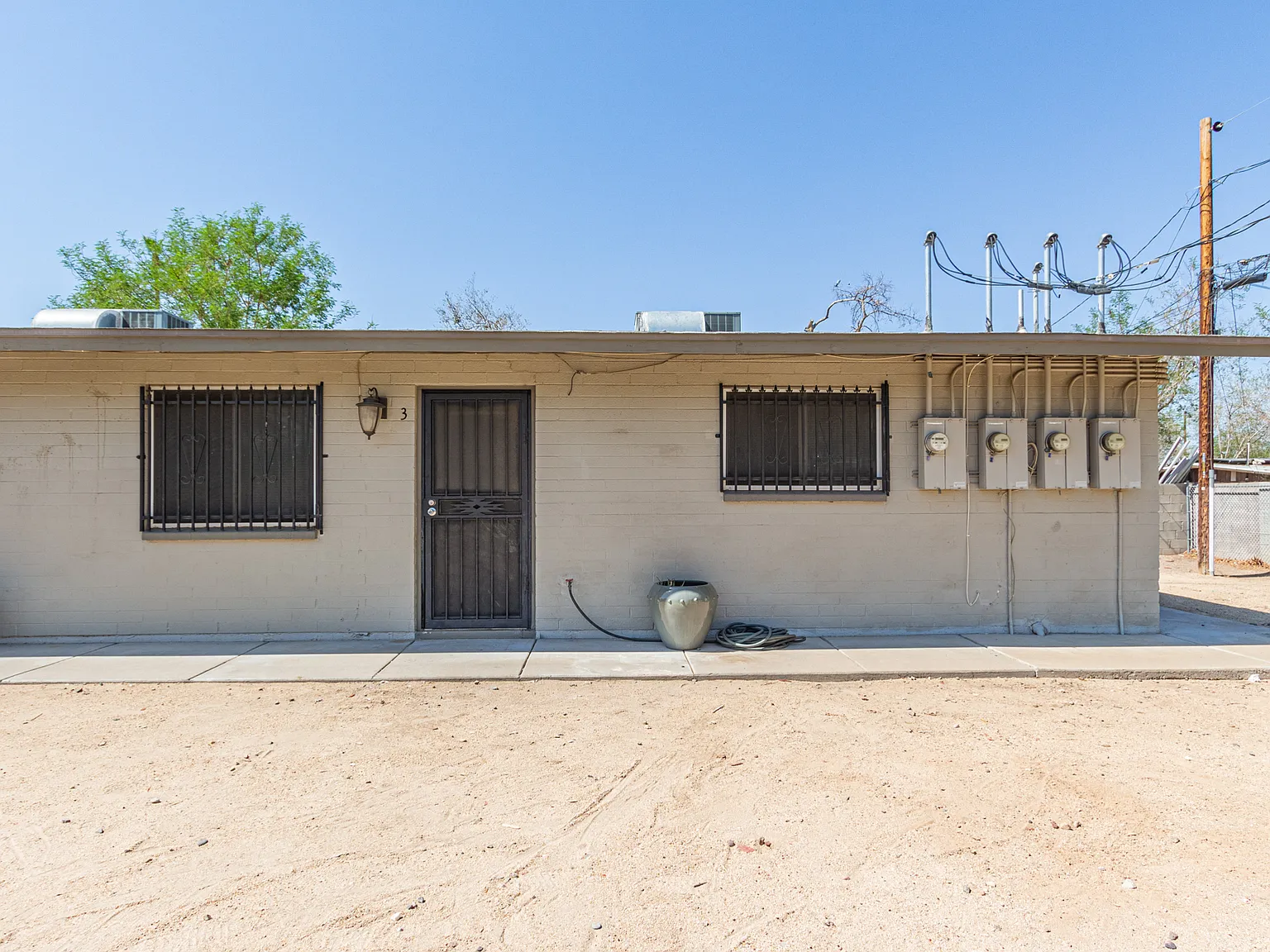 2 bed, 700 sqft, $995 — Photo 1