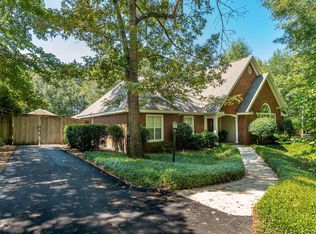 67 W Lake Rd, Hattiesburg, MS 39402