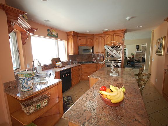 5th image of 30 Weesuck Ave