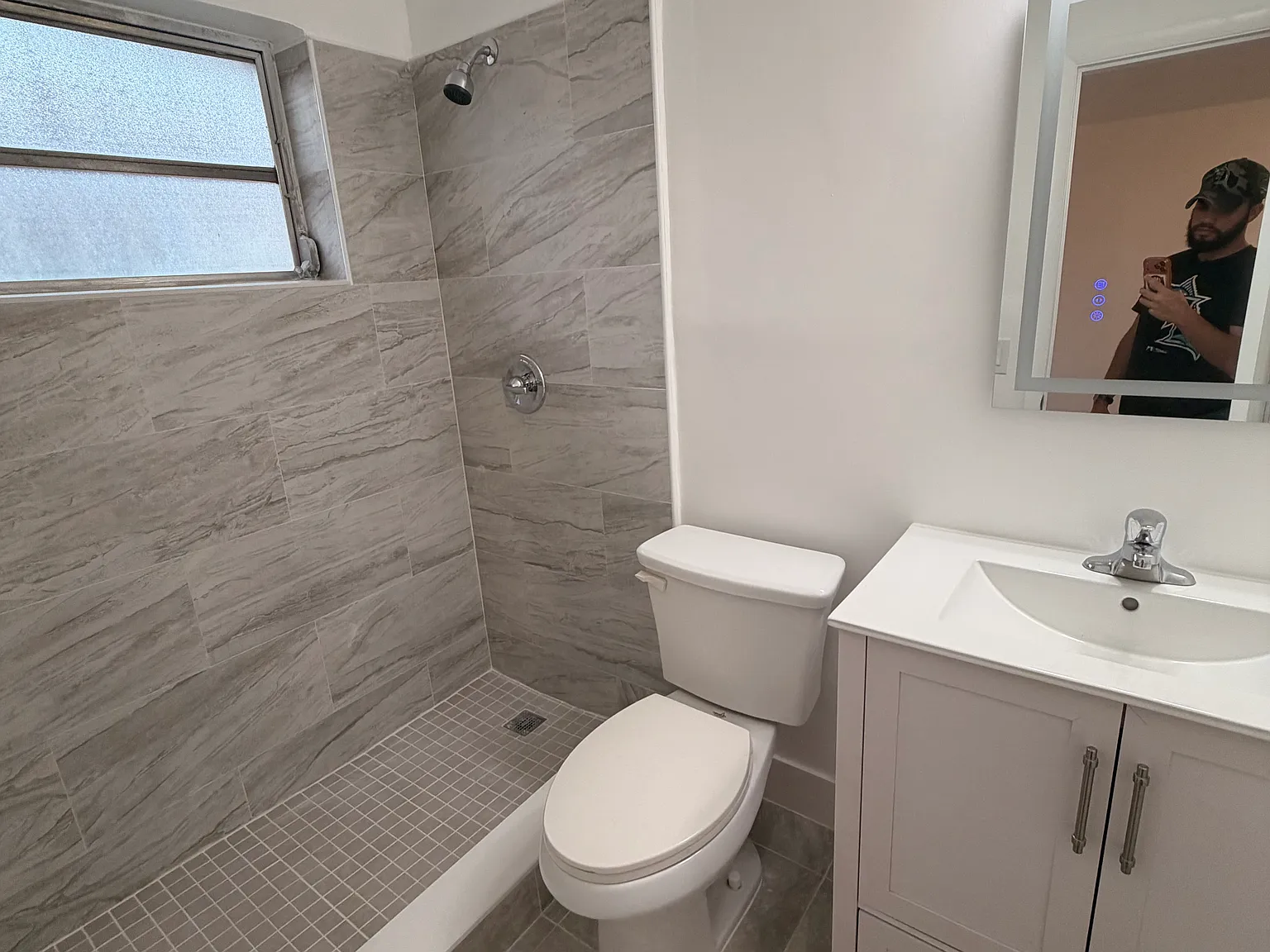 2 bed, 800 sqft, $2,400 — Photo 4
