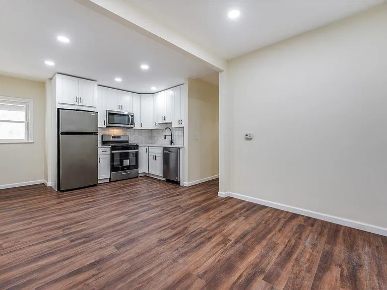 97 Saint Pauls Ave #1A — Photo 2