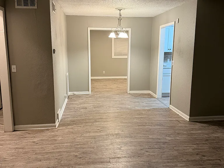 2331 N Prince St — Photo 7