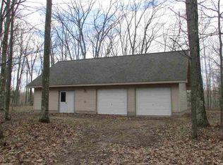 121 N Bluff Dr, Gladstone, MI 49837
