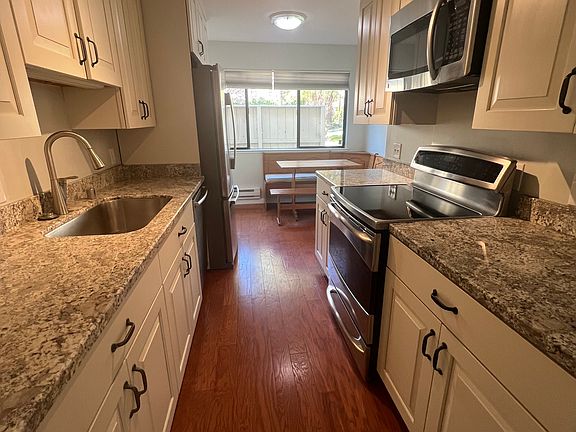 5th image of 3021 Kaiser Dr Unit D