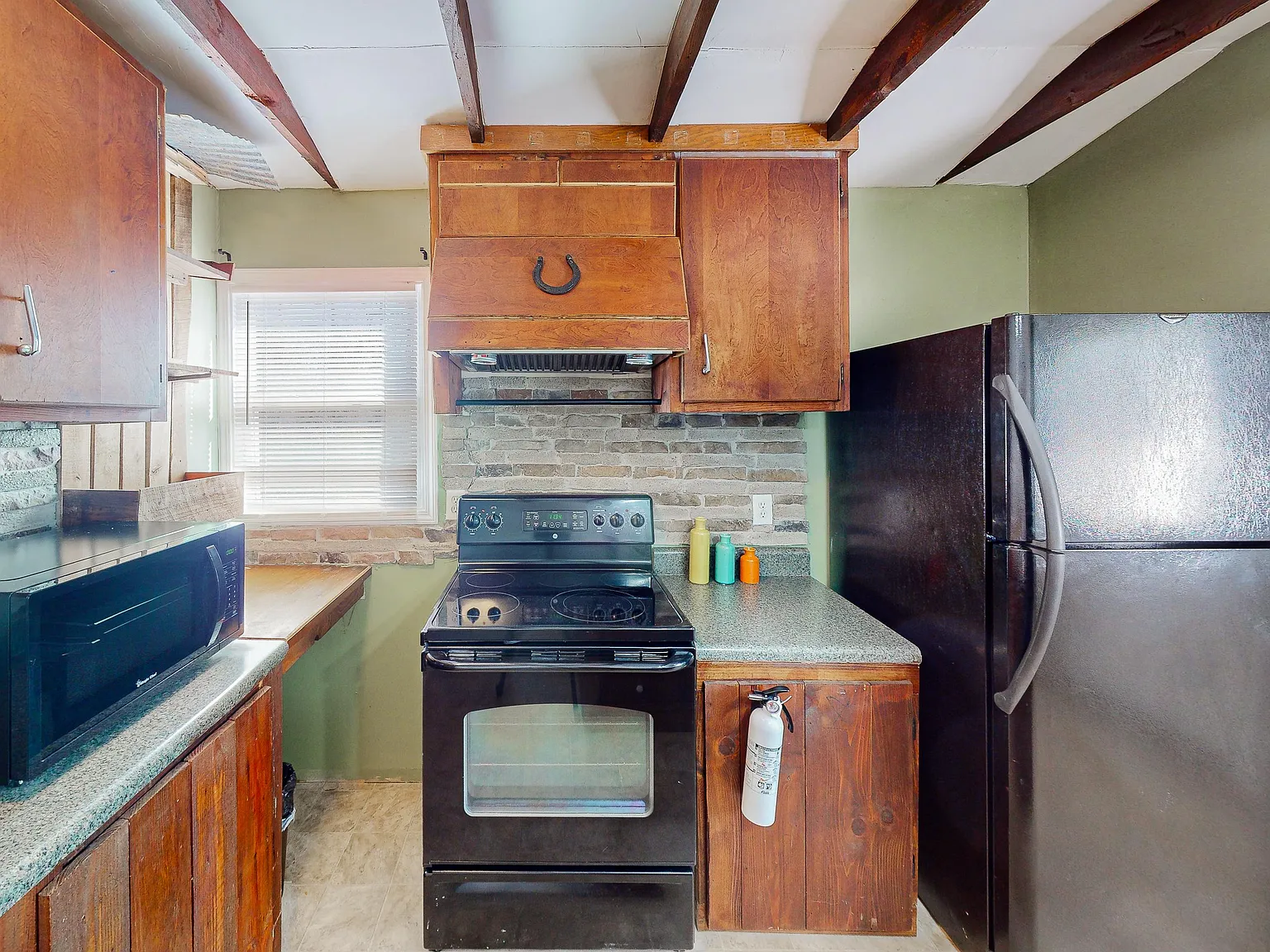 4 bed, 1.0 bath, $771 — Photo 4