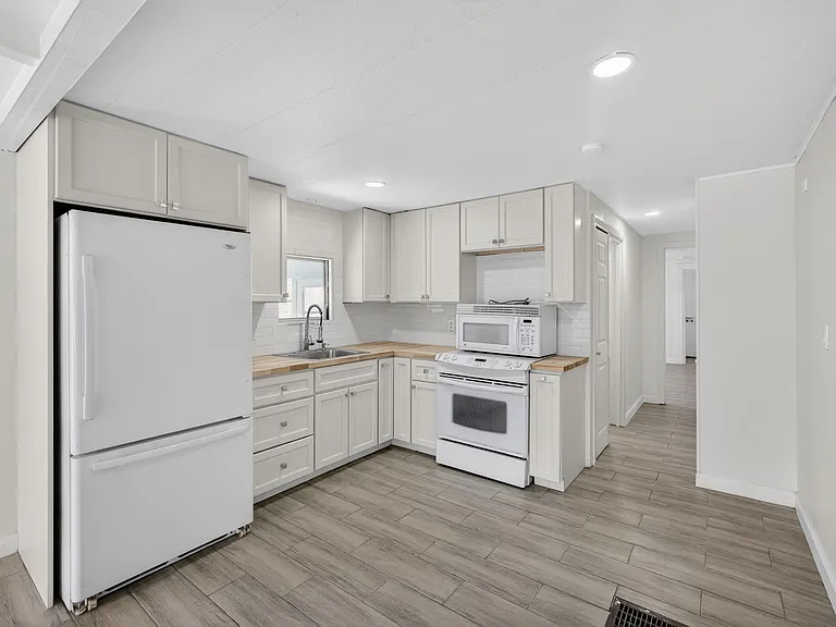 8420 SE Eagle Ave — Photo 10