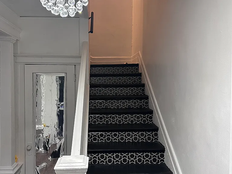 3352 Hudson Ave — Photo 1