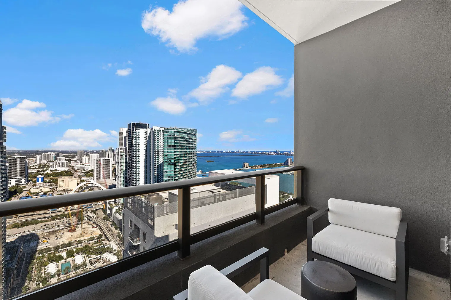 1 bed, 1.0 bath, 592 sqft, $6,264 — Photo 4