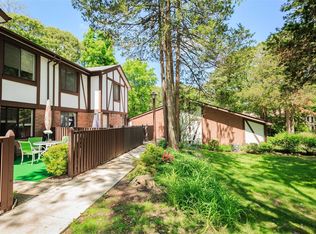 427 Clubhouse Ct, Coram, NY 11727