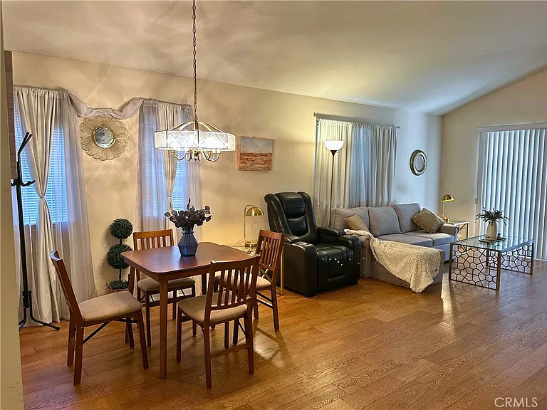 19051 Primrose Ln — Photo 6