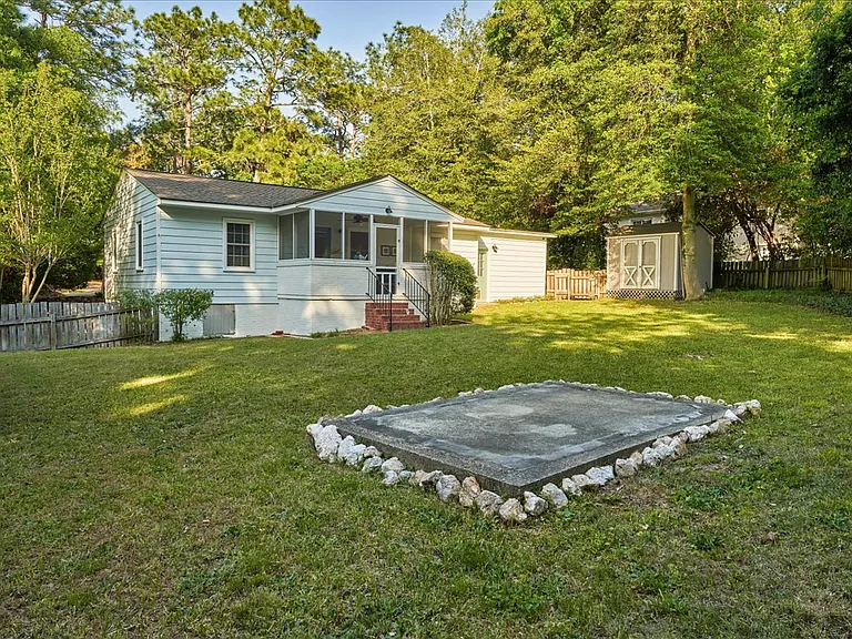 260 E Connecticut Ave — Photo 20