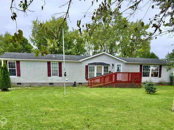 630 Cross St, Hope, IN 47246