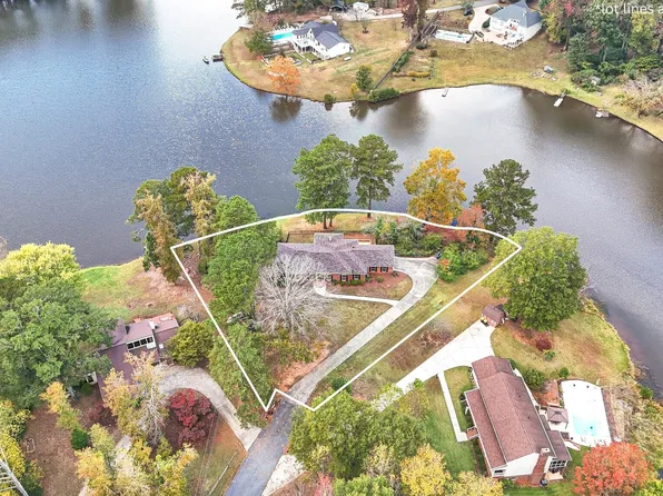 30 Hawthorne Dr, Newnan, GA 30263