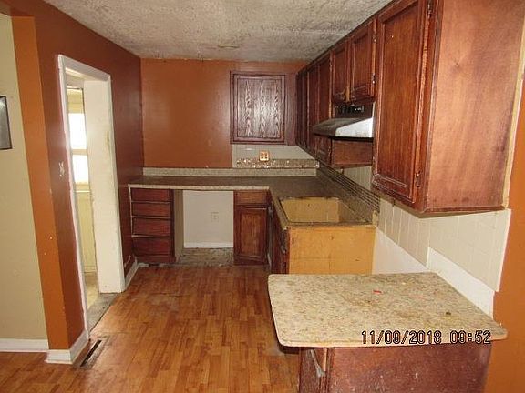 3rd image of 7216 Askew Ave