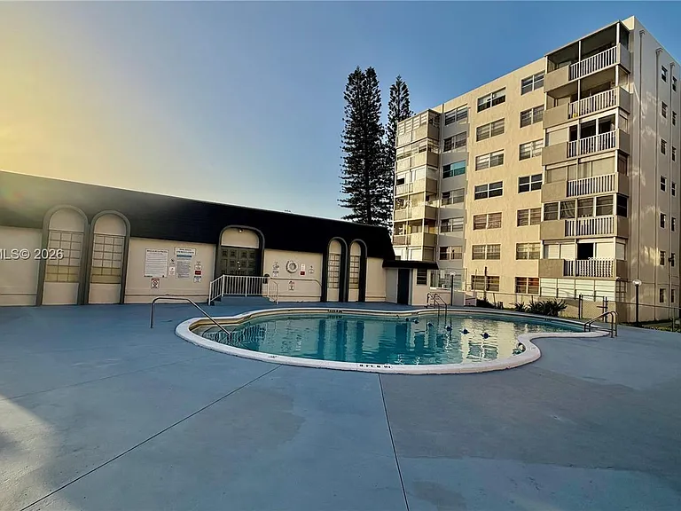 16450 Miami Dr #103 — Photo 1
