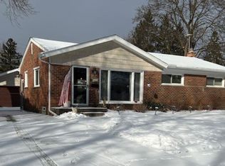 1219 Maple Dr, Rochester, MI 48307