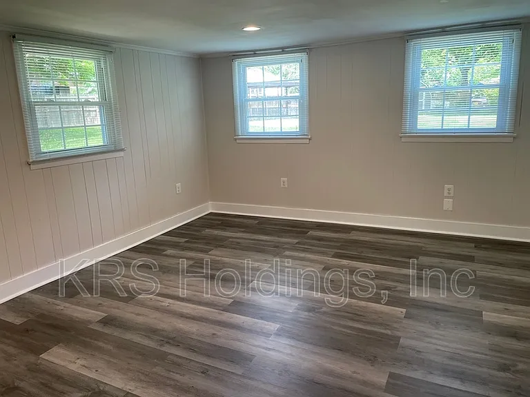 8011 Beckner Ct — Photo 13