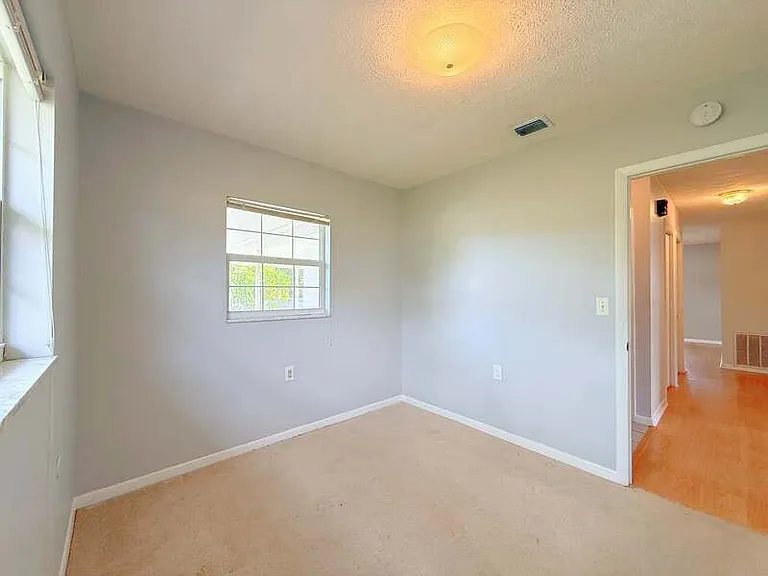 213 6th Ave SW — Photo 35