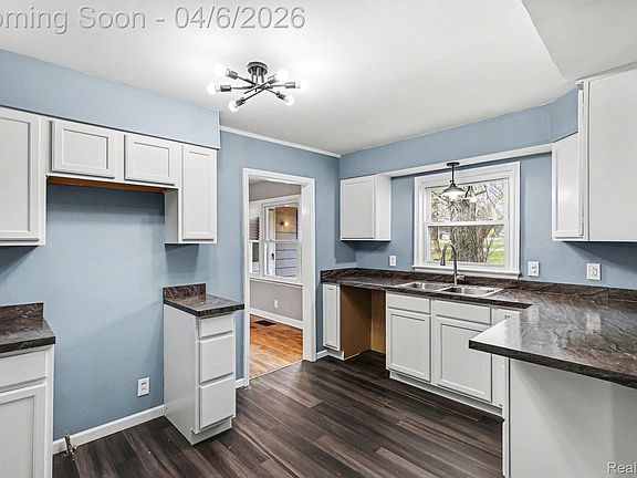 4th image of 1260 Gilbert St