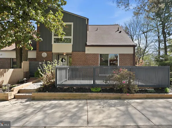 11556 Links Dr, Reston, VA 20190