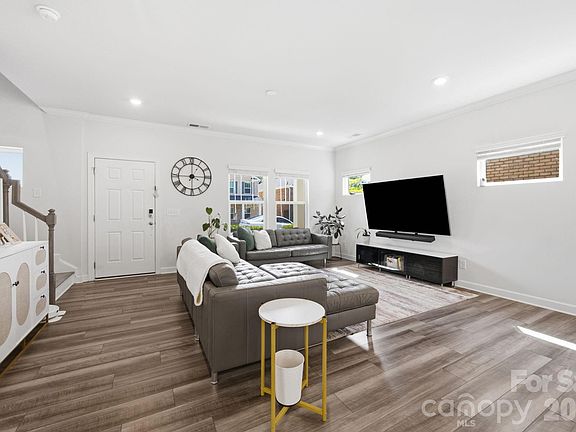 3rd image of 1218 Colgher St