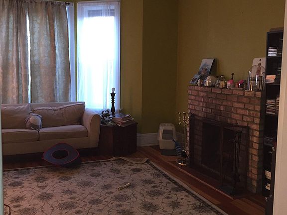 3rd image of 1015 W Oakdale Ave #3