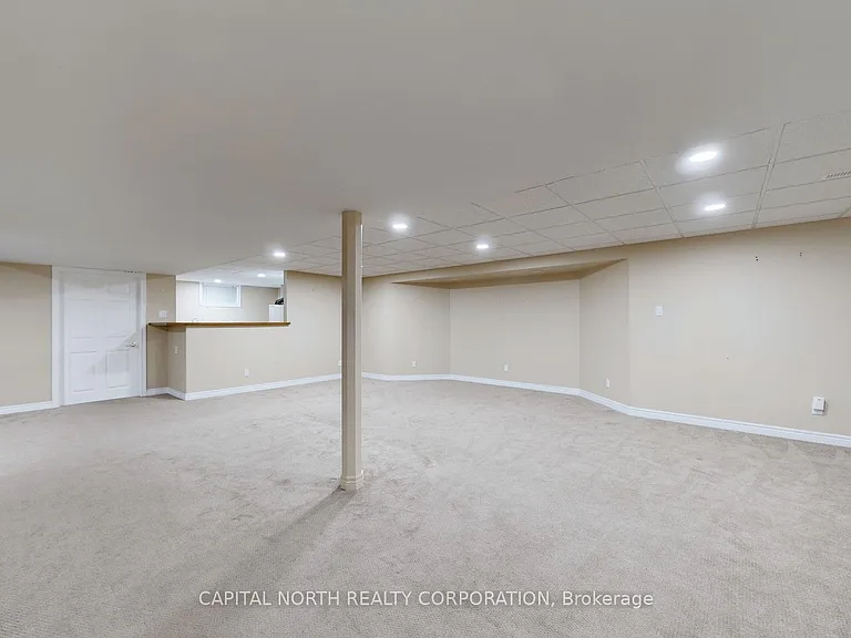 43 Gardiner Dr #LOWER — Photo 8