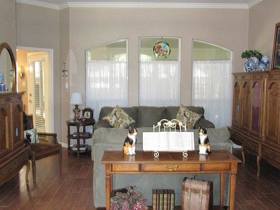 5th image of 702 Livingston Ct