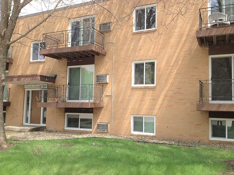 804 4th St NE — Photo 3