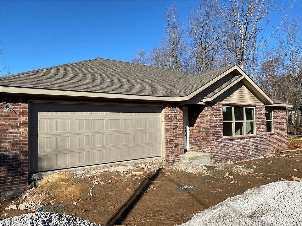 1st image of 3 Kirby Dr