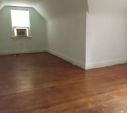 4th image of 909 Lusk St