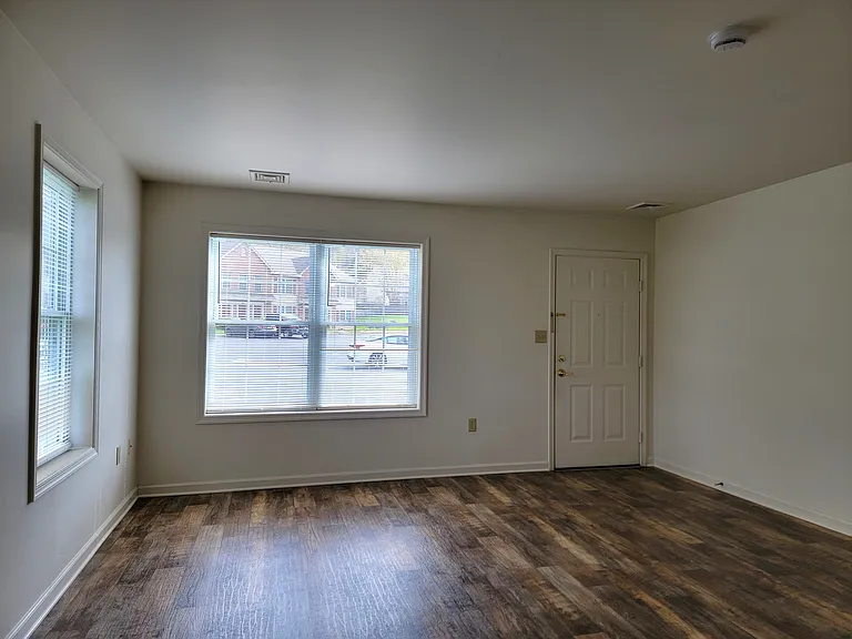 189 Tom Ave #B — Photo 3