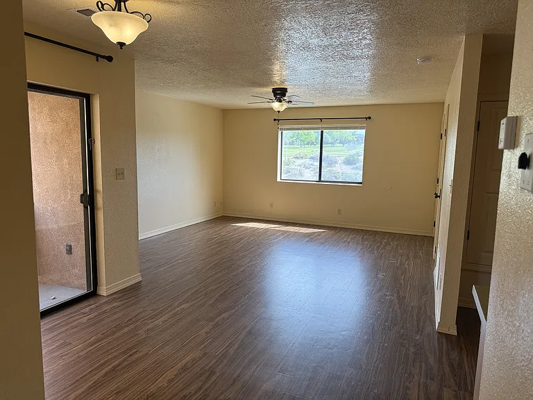 1721 Girard Blvd SE #C — Photo 9