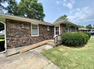 1702 S Main St APT B, Harrisonville, MO 64701
