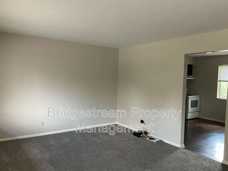 7837 N Main St #9 — Photo 2