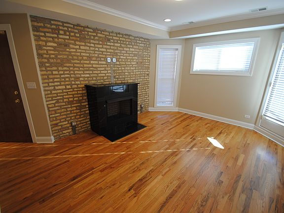 2nd image of 1644 W Greenleaf Ave #46