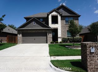 728 Ravenwood Dr, Saginaw, TX 76179