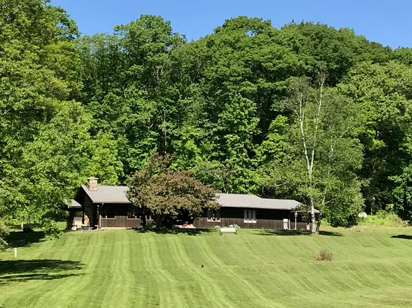 N3811 Curtis Rd, Mauston, WI 53948