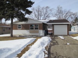520 Waco Ln, Carpentersville, IL 60110