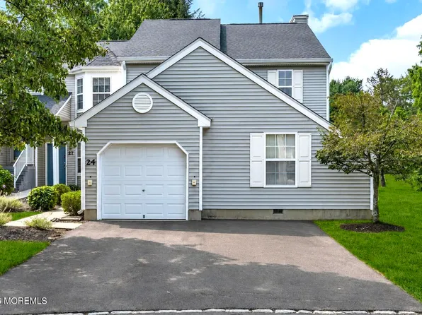 24 Pagoda Ln, Freehold, NJ 07728