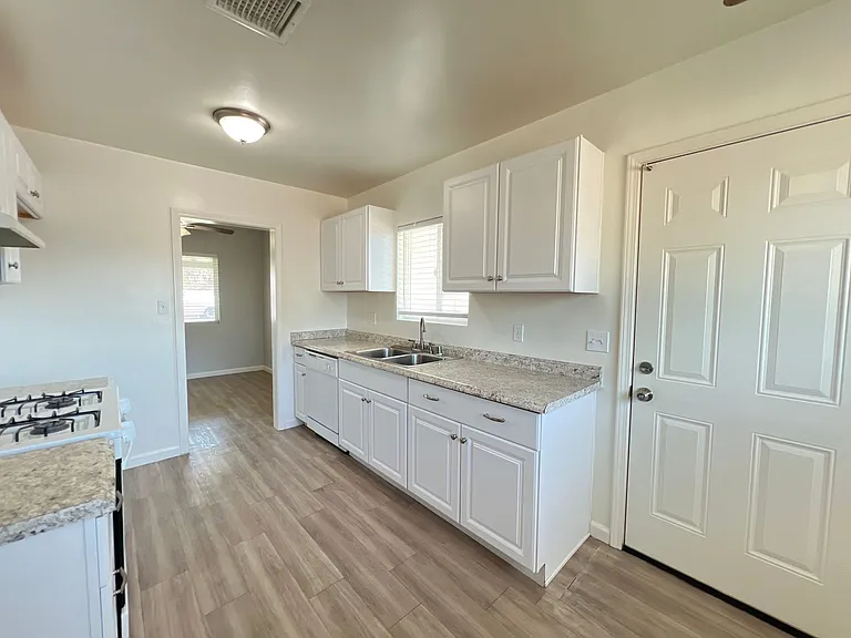 515 Cherokee Dr — Photo 8