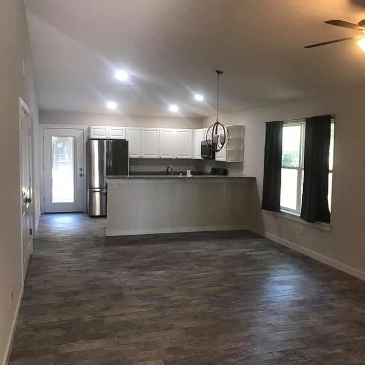 1st image of 4657 2nd Ave