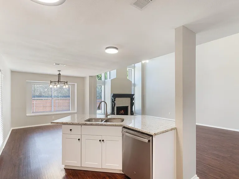 4729 Woodhaven Ln — Photo 18