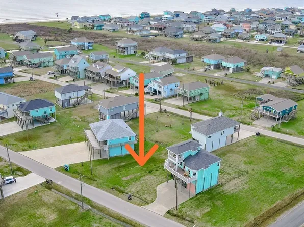 983 Tidelands Dr, Crystal Beach, TX 77650