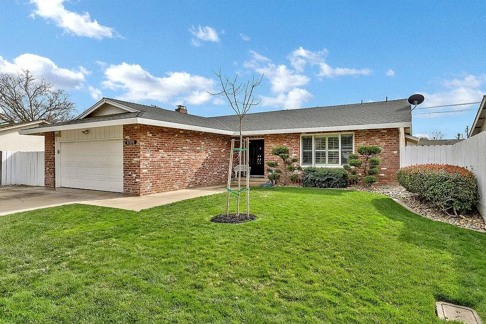 1708 Fernandes St photo 1