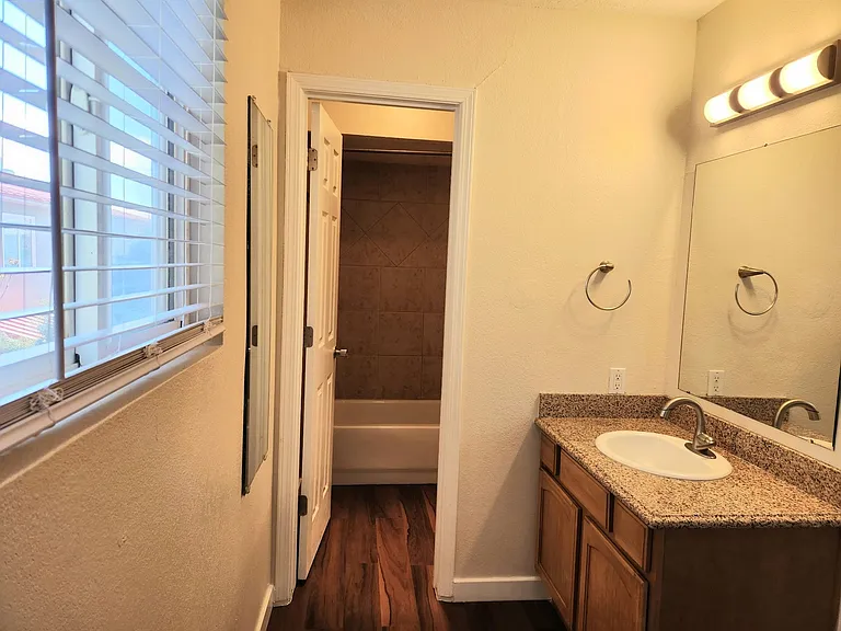 212 San Clemente Ave NW — Photo 12