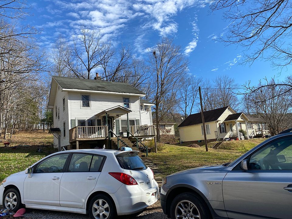 2nd image of 153 Oak St