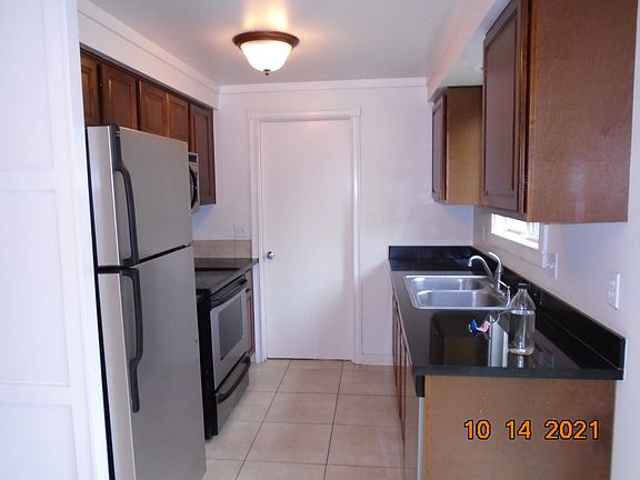 5th image of 1264-1312 E Santiam St