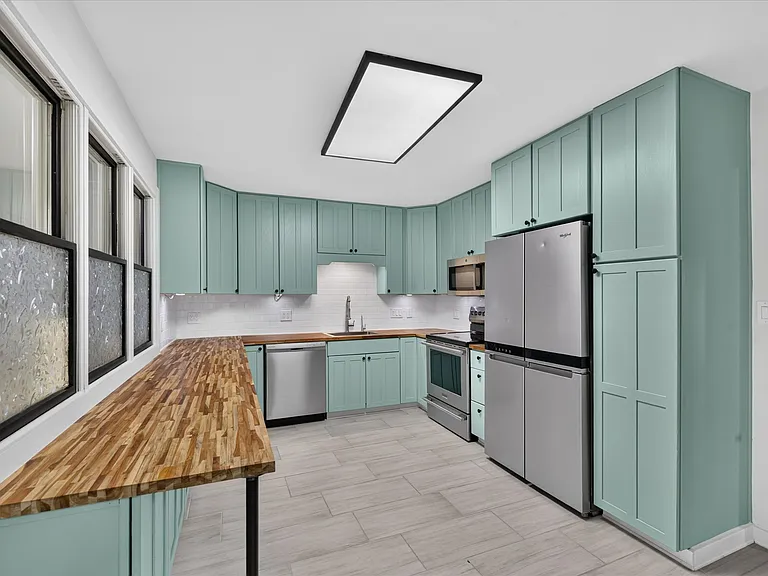 611 Greenfield Dr — Photo 10