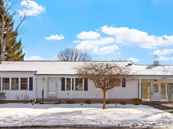 121 Stuart Ave, Leominster, MA 01453